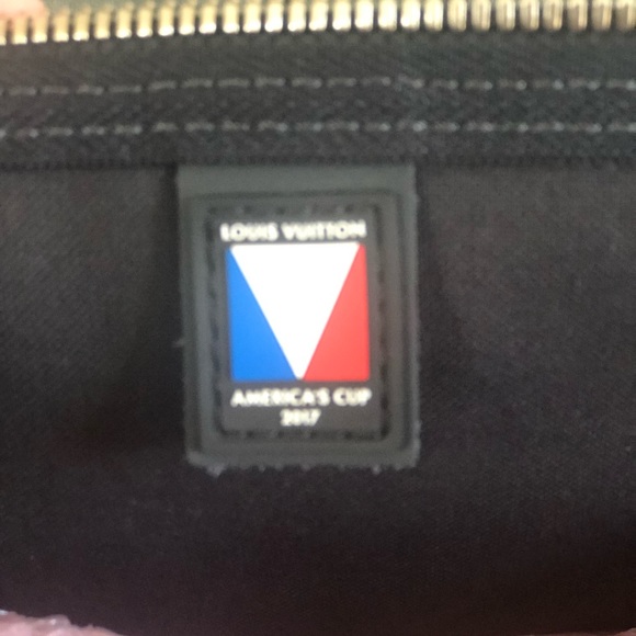 Louis Vuitton travel bag limited addition - Picture 9 of 16